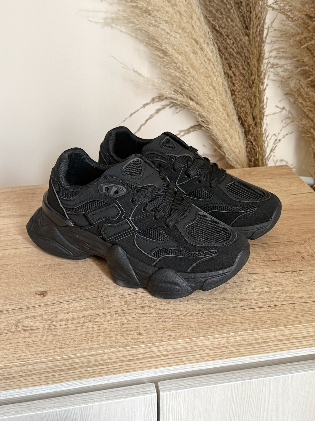 ZAPATILLA EST. NB 9060 NEGRO