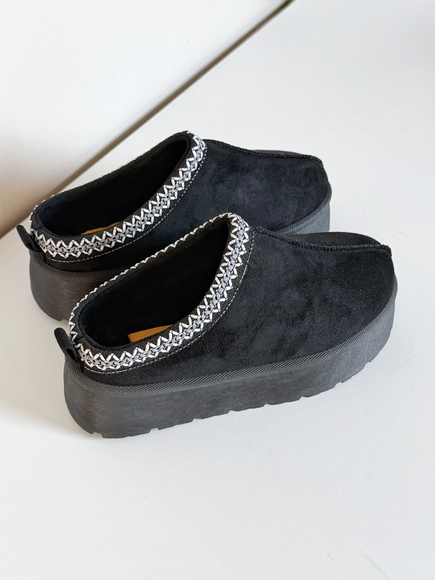 PANTUBOTA TAZZ NEGRO
