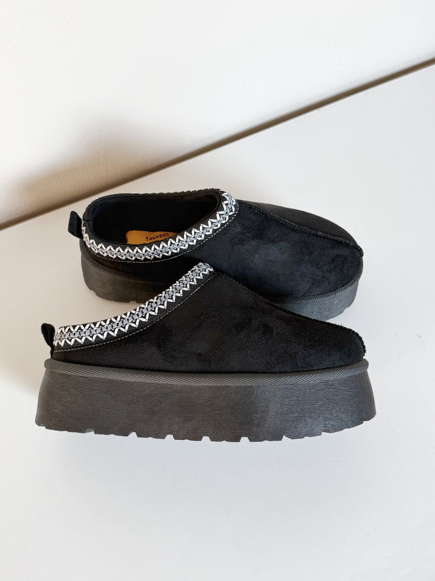 PANTUBOTA TAZZ NEGRO
