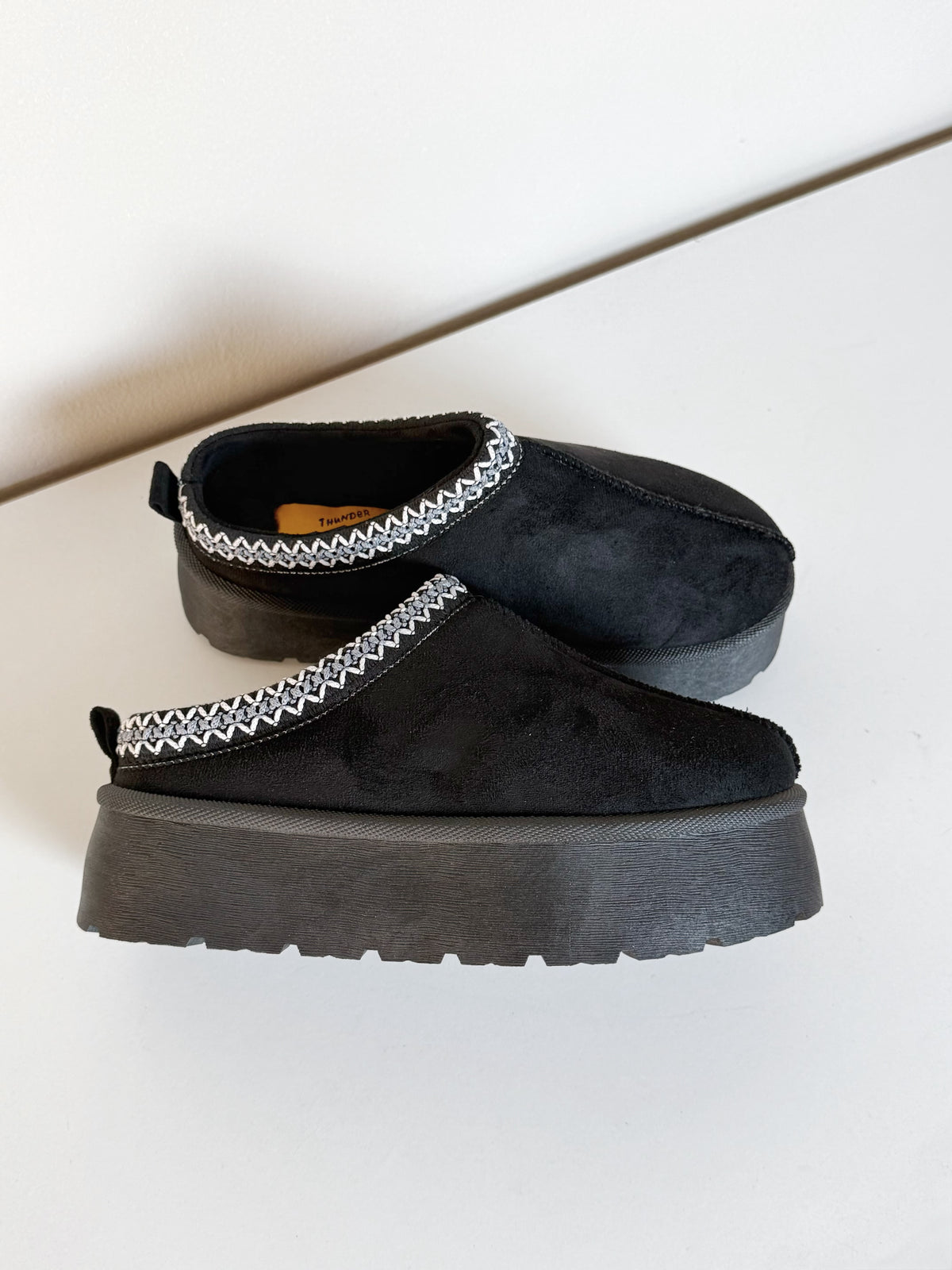 PANTUBOTA TAZZ NEGRO