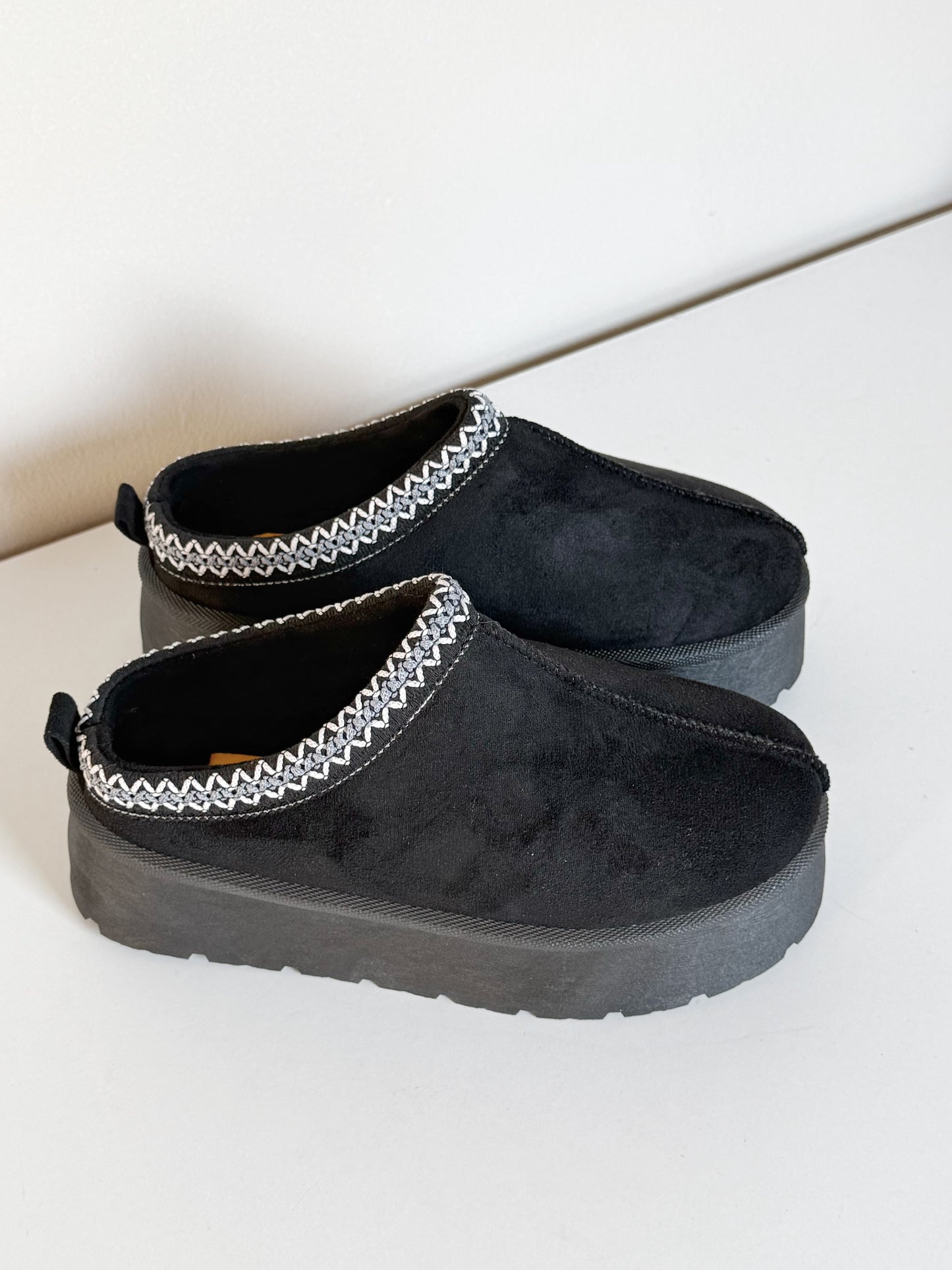 PANTUBOTA TAZZ NEGRO