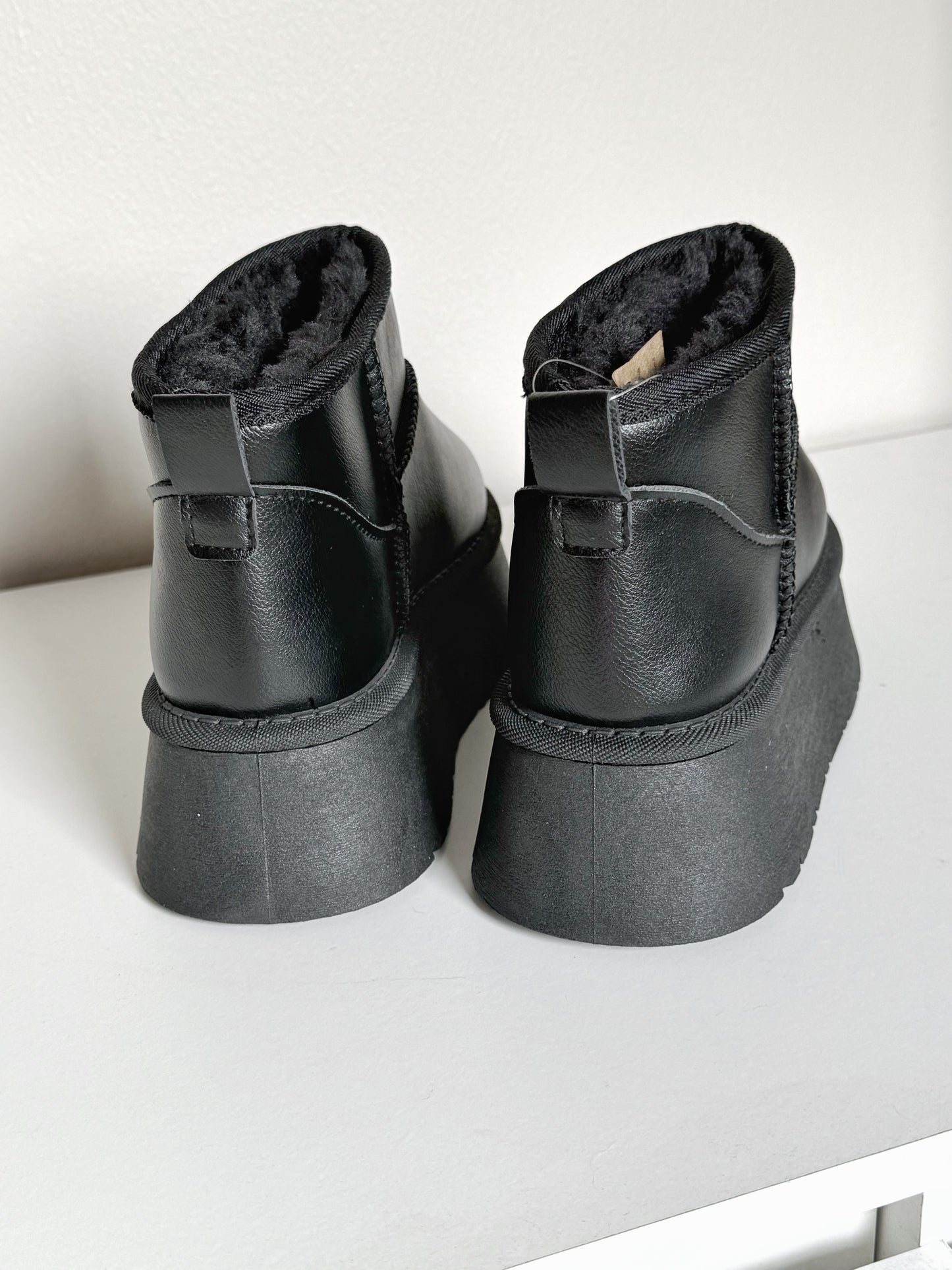 PANTUBOTA TEDDY ECOCUERO PLATAFORMA NEGRO