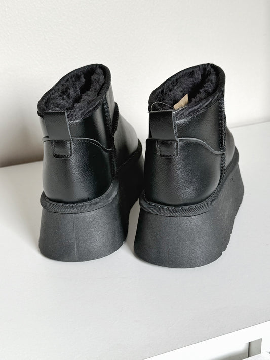 PANTUBOTA TEDDY ECOCUERO PLATAFORMA NEGRO