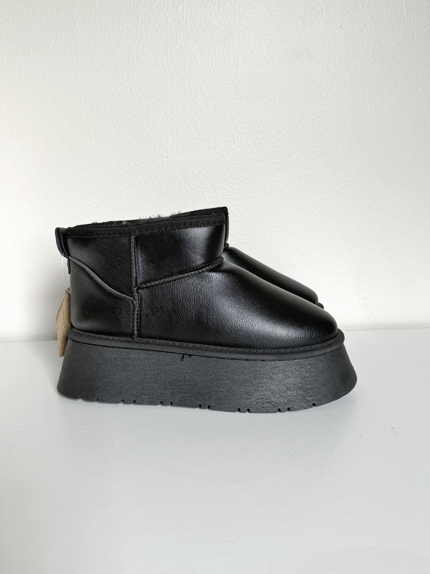 PANTUBOTA TEDDY ECOCUERO PLATAFORMA NEGRO