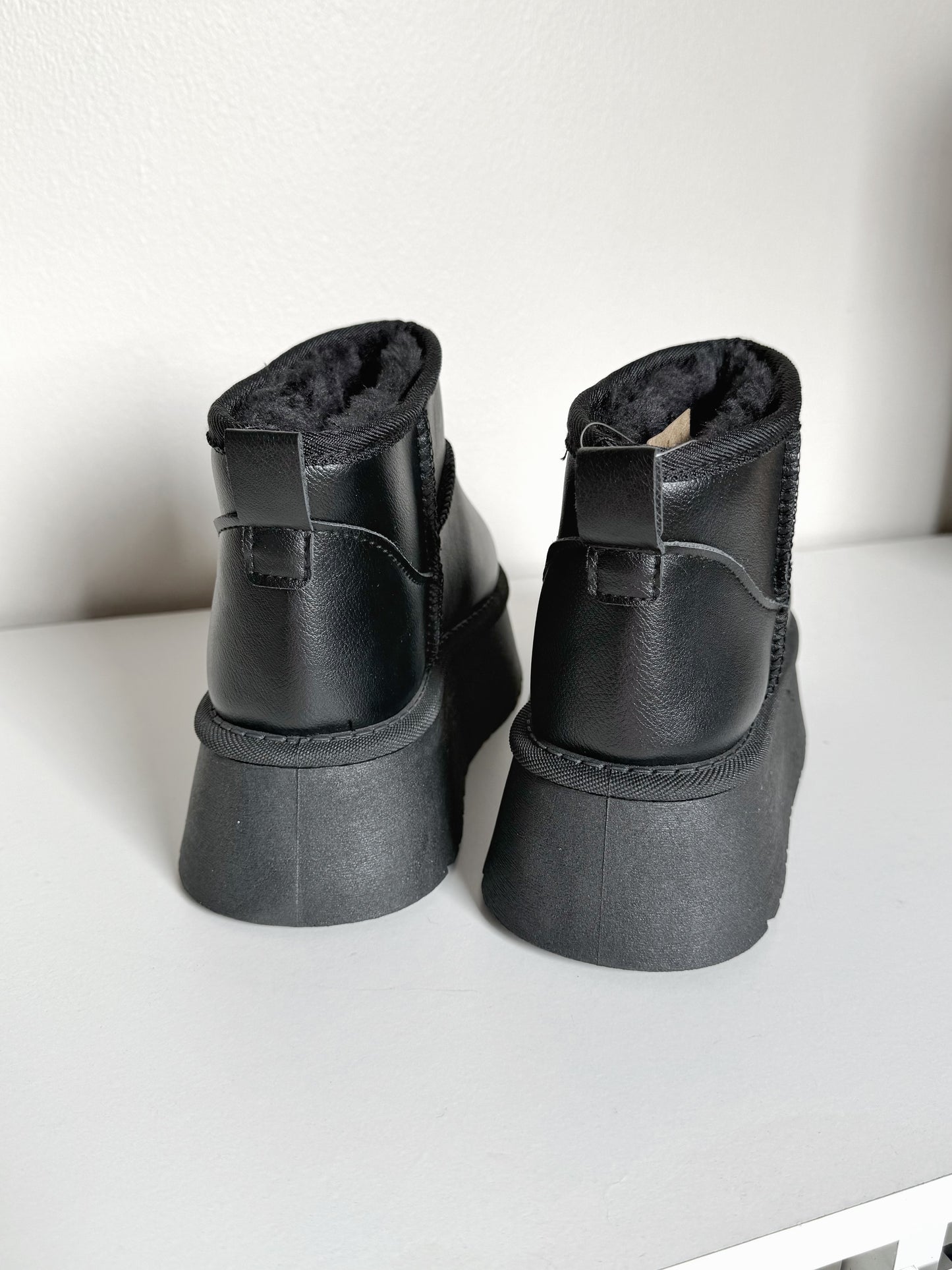 PANTUBOTA TEDDY ECOCUERO PLATAFORMA NEGRO