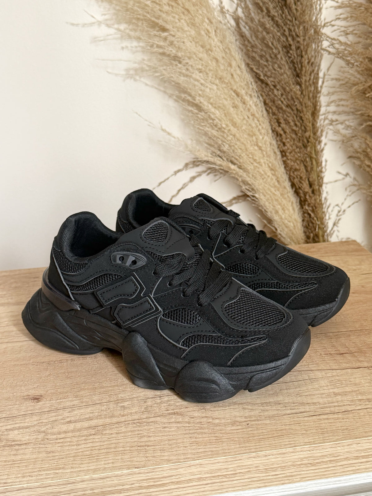 ZAPATILLA EST. NB 9060 NEGRO