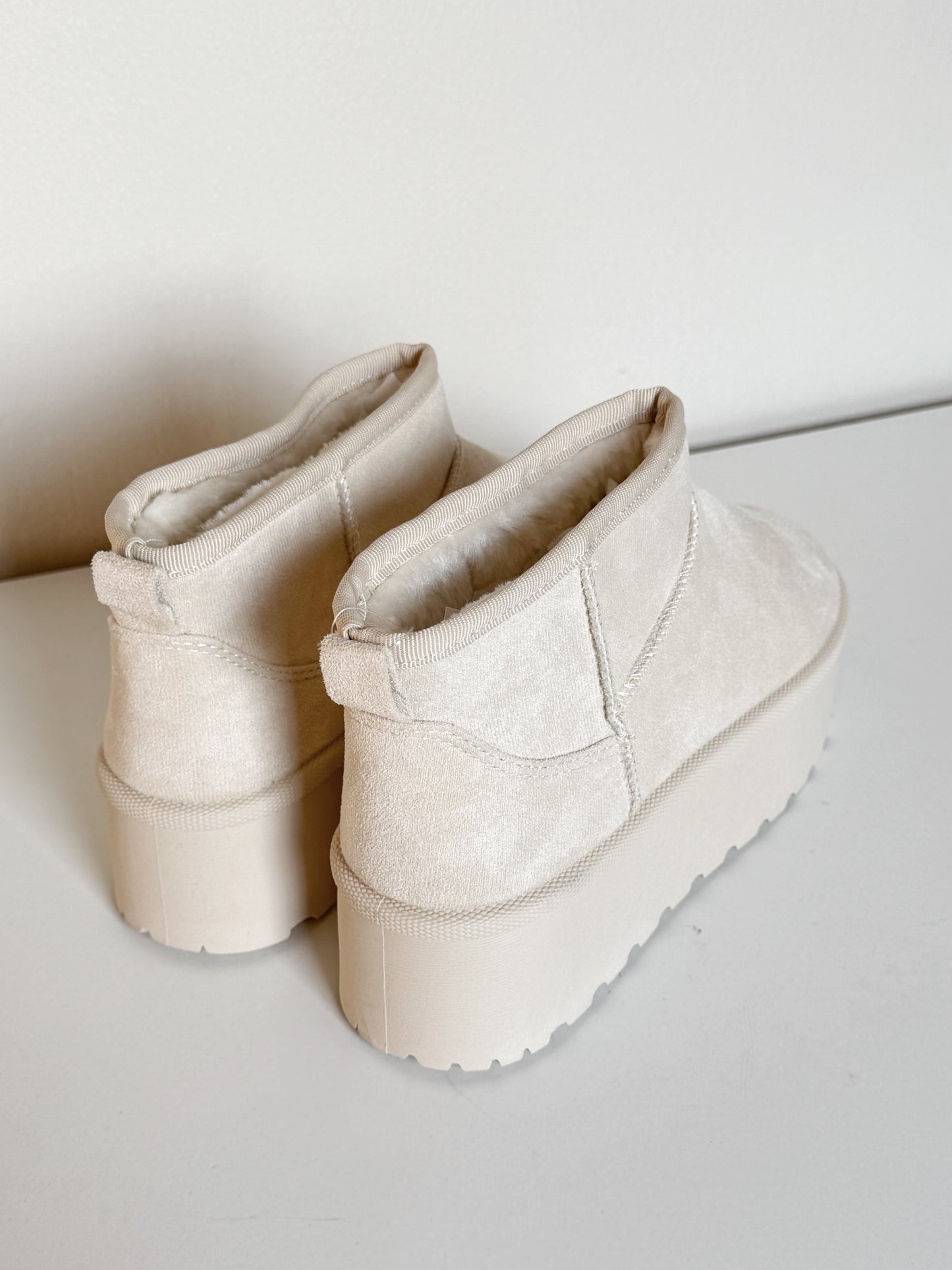 PANTUBOTA TEDDY CREMA
