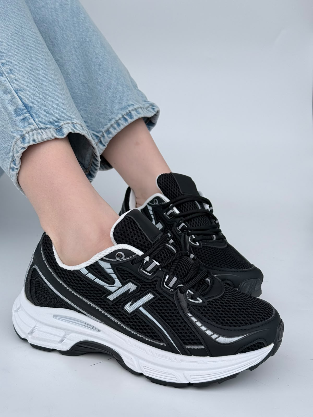 ZAPATILLA DEPORTIVA NB NEGRA
