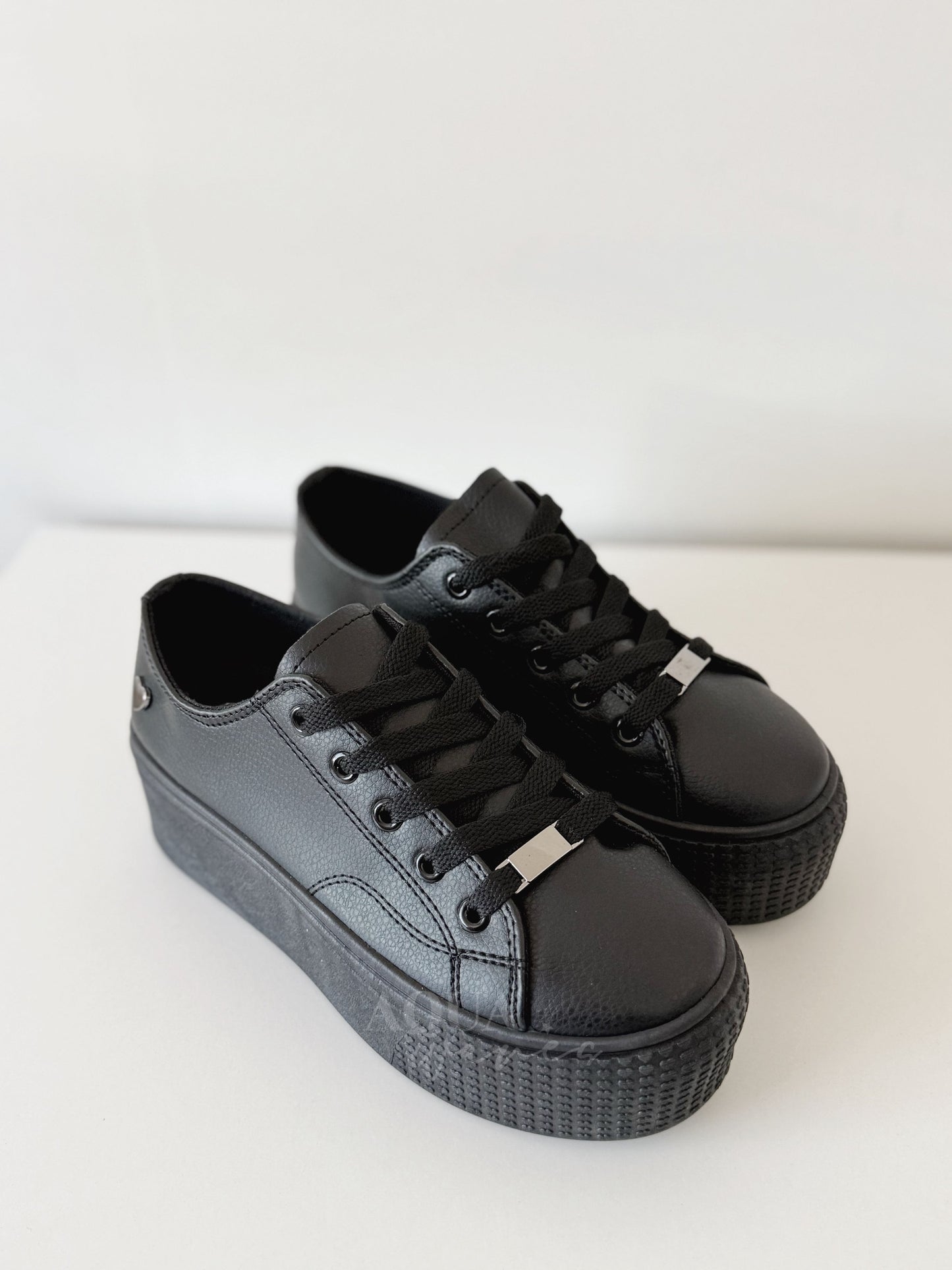 ZAPATILLA DENISSE CUERINA